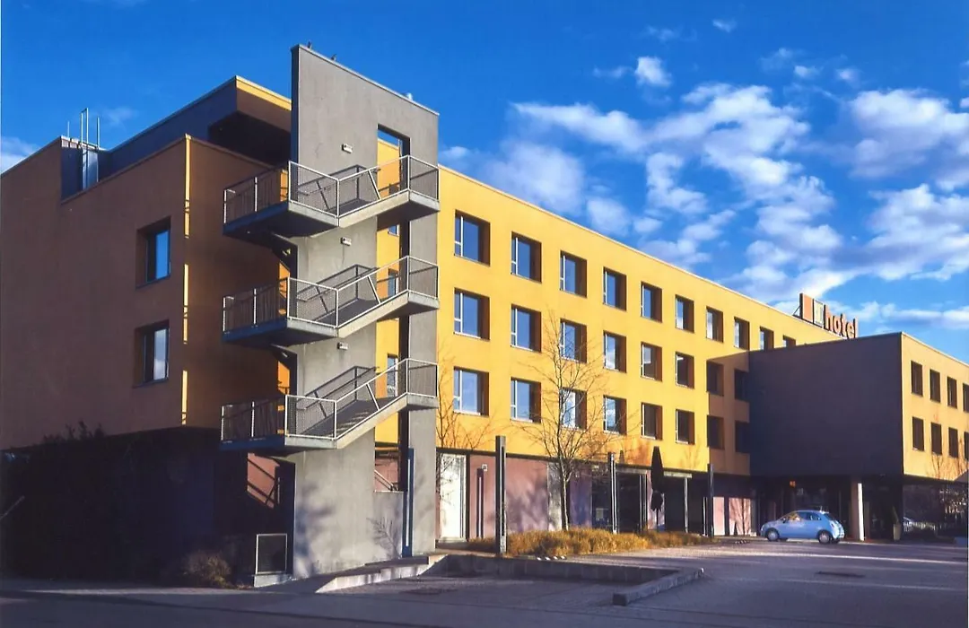 Kult Hotel-1